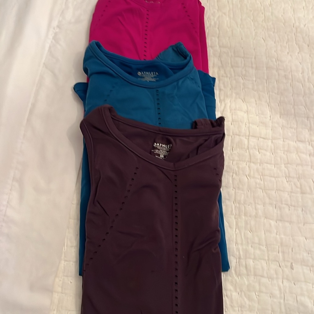3 athleta workout tops
